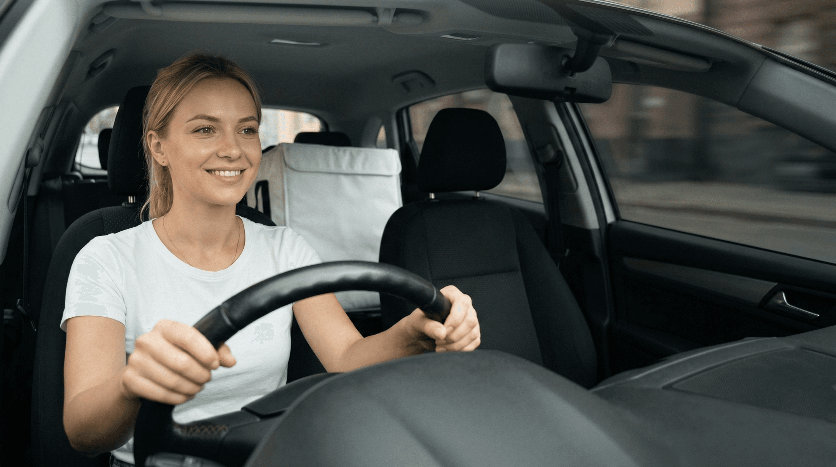 PrimeRide kurýrka za volantem